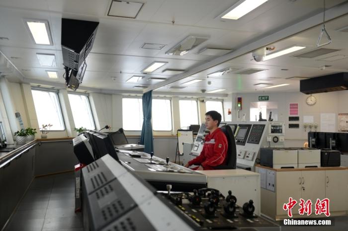 海上鉆井平臺中控室。<a target='_blank' href='/' _fcksavedurl='/' ><p  align=