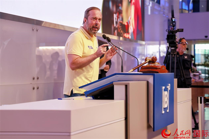 巴西礦產和能源部部長亞歷山大·西爾維拉發(fā)表致辭。人民網記者 宋亦然攝