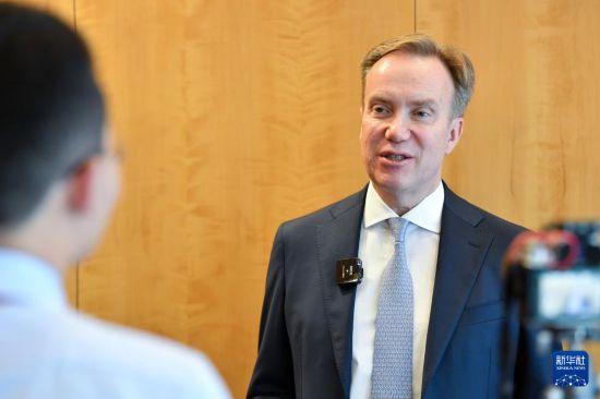 1月9日，在瑞士日內(nèi)瓦，世界經(jīng)濟(jì)論壇總裁博爾格·布倫德接受新華社記者專訪。新華社記者 連漪 攝