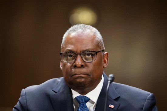 這是2023年10月31日，在美國首都華盛頓國防部長奧斯汀出席國會(huì)聽證會(huì)。新華社記者劉杰攝