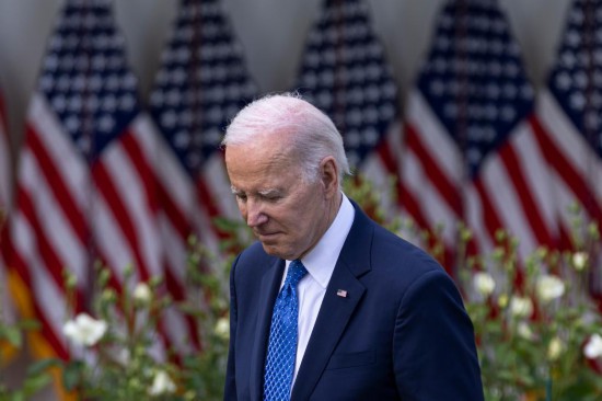 2023年4月24日，美國總統(tǒng)拜登在首都華盛頓白宮出席活動(dòng)。新華社發(fā)（亞倫攝）