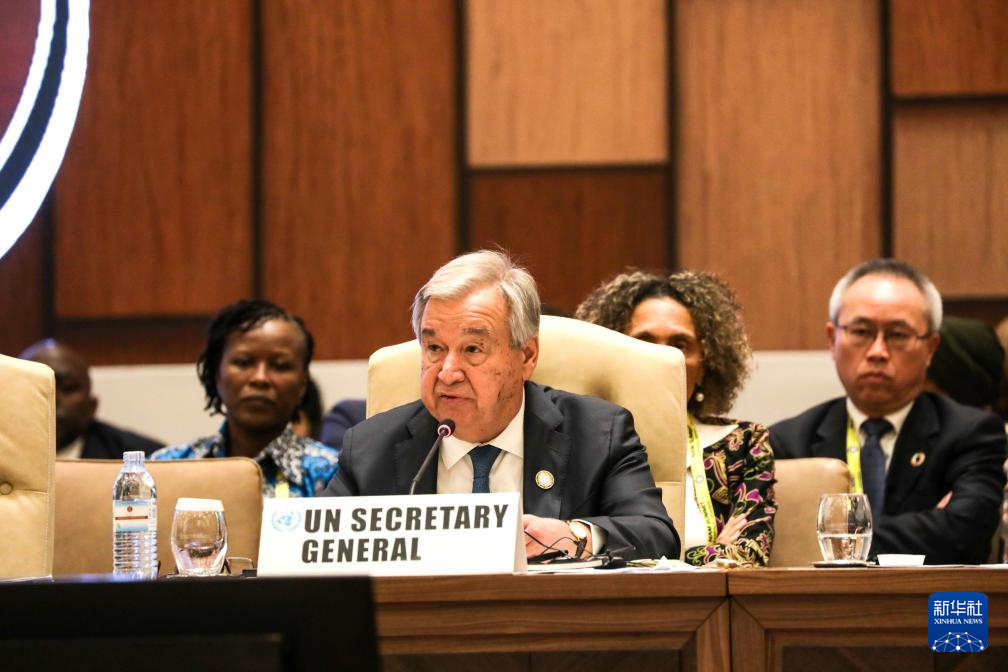 1月20日，聯(lián)合國秘書長古特雷斯在烏干達(dá)首都坎帕拉舉行的不結(jié)盟運(yùn)動第19次峰會閉幕式上發(fā)言。新華社發(fā)（阿佳拉·納瓦達(dá)攝）