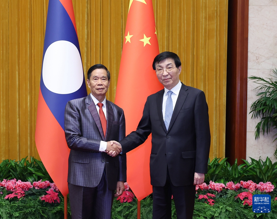 1月22日，中共中央政治局常委、全國政協(xié)主席王滬寧在北京會見老撾人民革命黨中央政治局委員、建國陣線中央委員會主席辛拉馮。新華社記者 王曄 攝