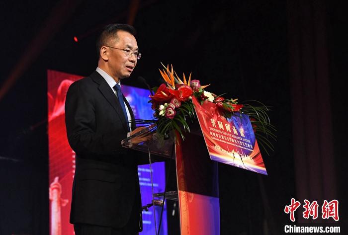 當(dāng)?shù)貢r(shí)間1月16日晚，以“共同向未來”為題的慶祝中法建交60周年大型文藝晚會在巴黎舉辦。中國駐法國大使盧沙野出席晚會并致辭。 <a target='_blank' href='/' _fcksavedurl='/'><p  align=