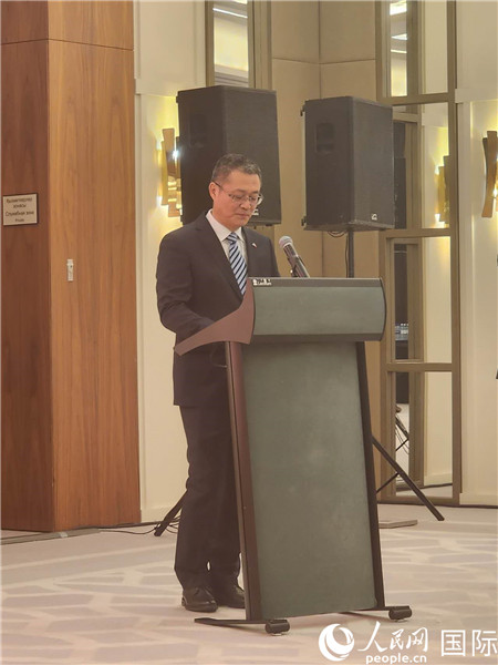 中國駐哈大使館公使銜參贊蘇予致辭。人民網(wǎng)記者 李強攝