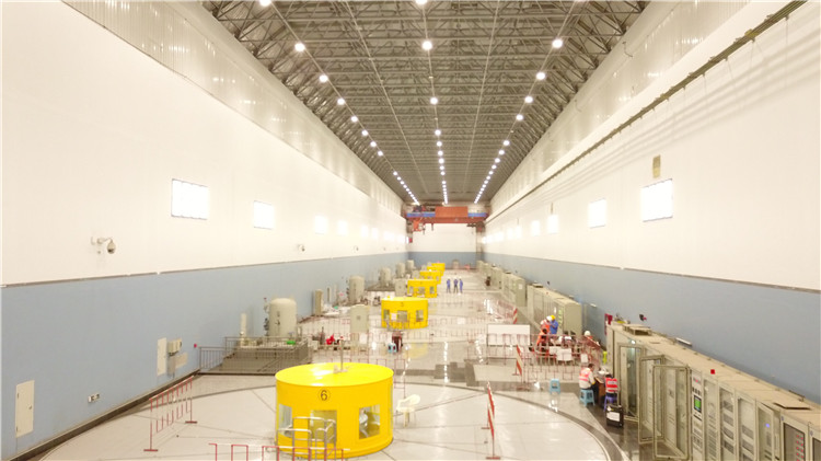 卡魯瑪水電站發(fā)電機組。王劍攝