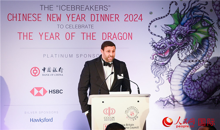 英國 48 家集團俱樂部候任主席杰克·佩里致辭。人民網(wǎng) 郭錦標(biāo)攝