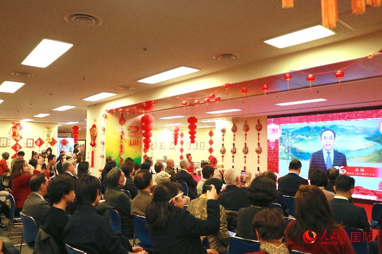 2月9日，“喜迎龍年·品味陜西”——2024新春迎福（展）聯(lián)歡會(huì)暨陜西文化年在東京中國(guó)文化中心拉開(kāi)帷幕。人民網(wǎng) 許可攝