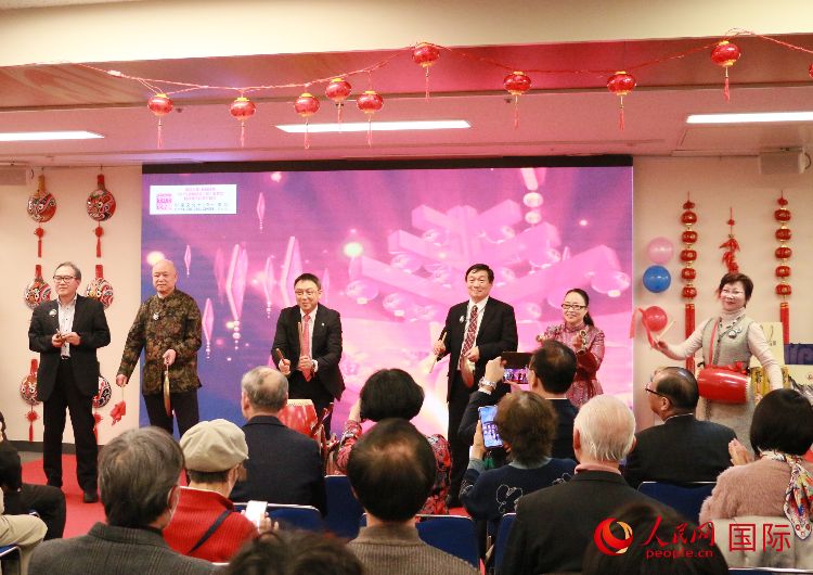 打擊樂(lè)合奏《春節(jié)序曲》。人民網(wǎng) 許可攝