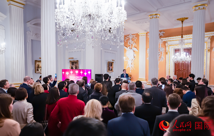 圖為2024 年倫敦金融城中國新年慈善酒會(huì)現(xiàn)場。人民網(wǎng) 郭錦標(biāo)攝