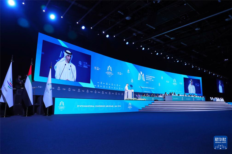2月26日，在阿聯(lián)酋首都阿布扎比，阿聯(lián)酋外貿國務部長、世貿組織第13屆部長級會議主席薩尼·澤尤迪在世界貿易組織第13屆部長級會議開幕式上致辭。新華社發(fā)（世界貿易組織供圖）