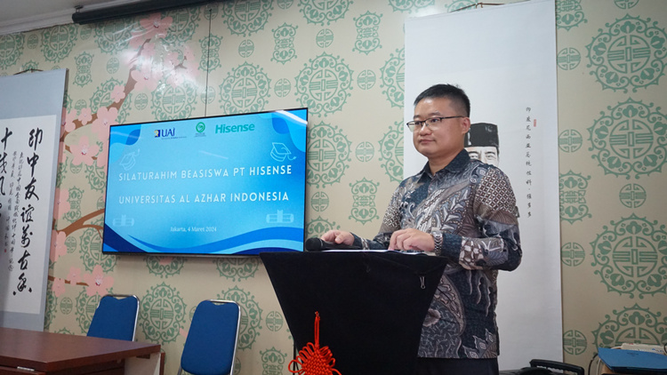 海信印尼公司總經(jīng)理李現(xiàn)委致辭。阿拉扎大學孔子學院供圖