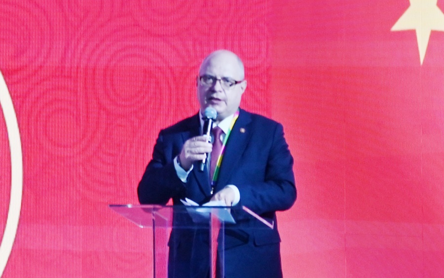 俄羅斯國家杜馬資產(chǎn)、土地和財產(chǎn)關(guān)系委員會主席兼俄中議員友好小組主席加夫里洛夫致辭。主辦方供圖