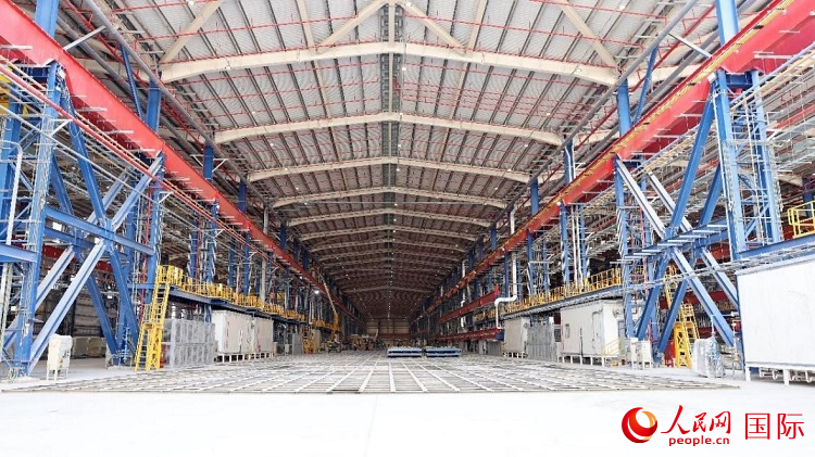 已移交業(yè)主的C201船體車(chē)間。人民網(wǎng)記者管克江攝