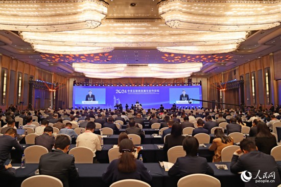  開(kāi)幕式在廈門(mén)國(guó)際會(huì)議中心舉行。人民網(wǎng)記者 陳博攝