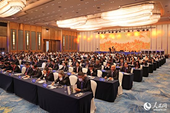 與會(huì)嘉賓濟(jì)濟(jì)一堂。人民網(wǎng)記者 陳博攝