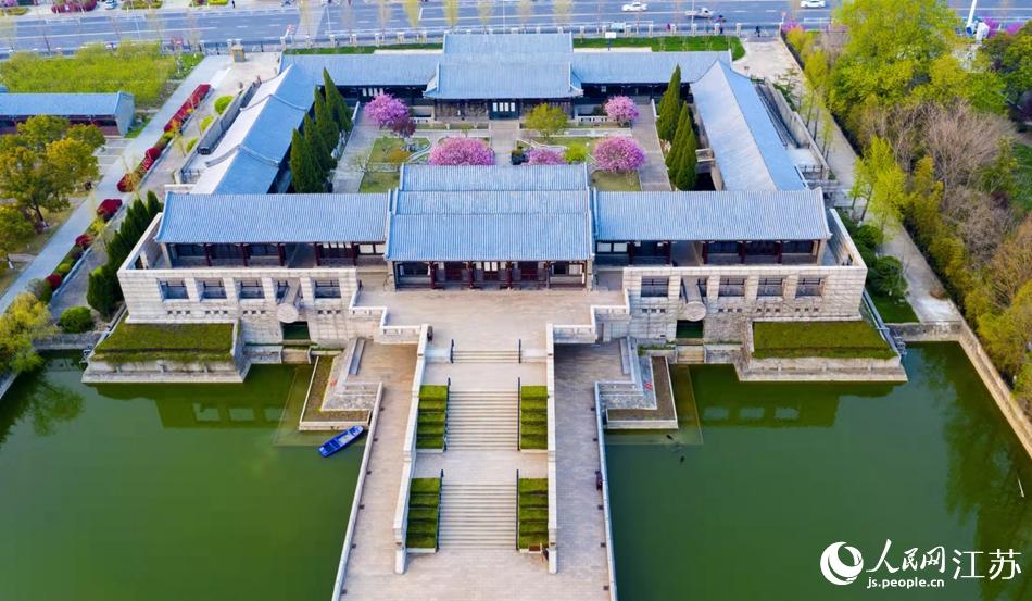 周恩來(lái)紀(jì)念館內(nèi)海棠盛開(kāi)。紀(jì)星名攝