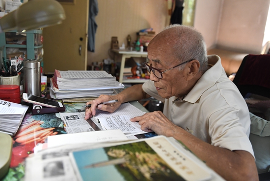 劉萬舉撰寫學(xué)黨史心得筆記。 受訪者供圖