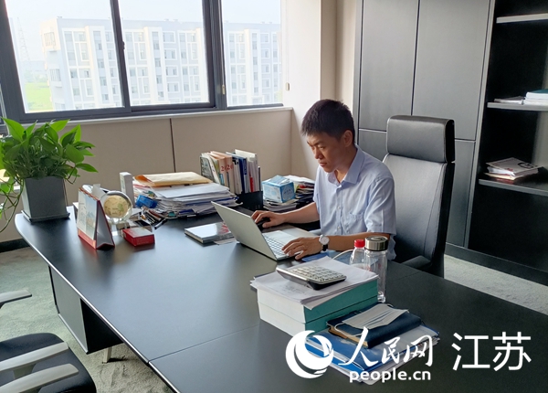 江蘇海安市2021年引進的高端人才朱涼偉博士。人民網記者 王繼亮攝