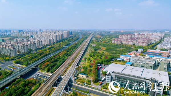 航拍幸福街道。人民網(wǎng)記者 王繼亮攝