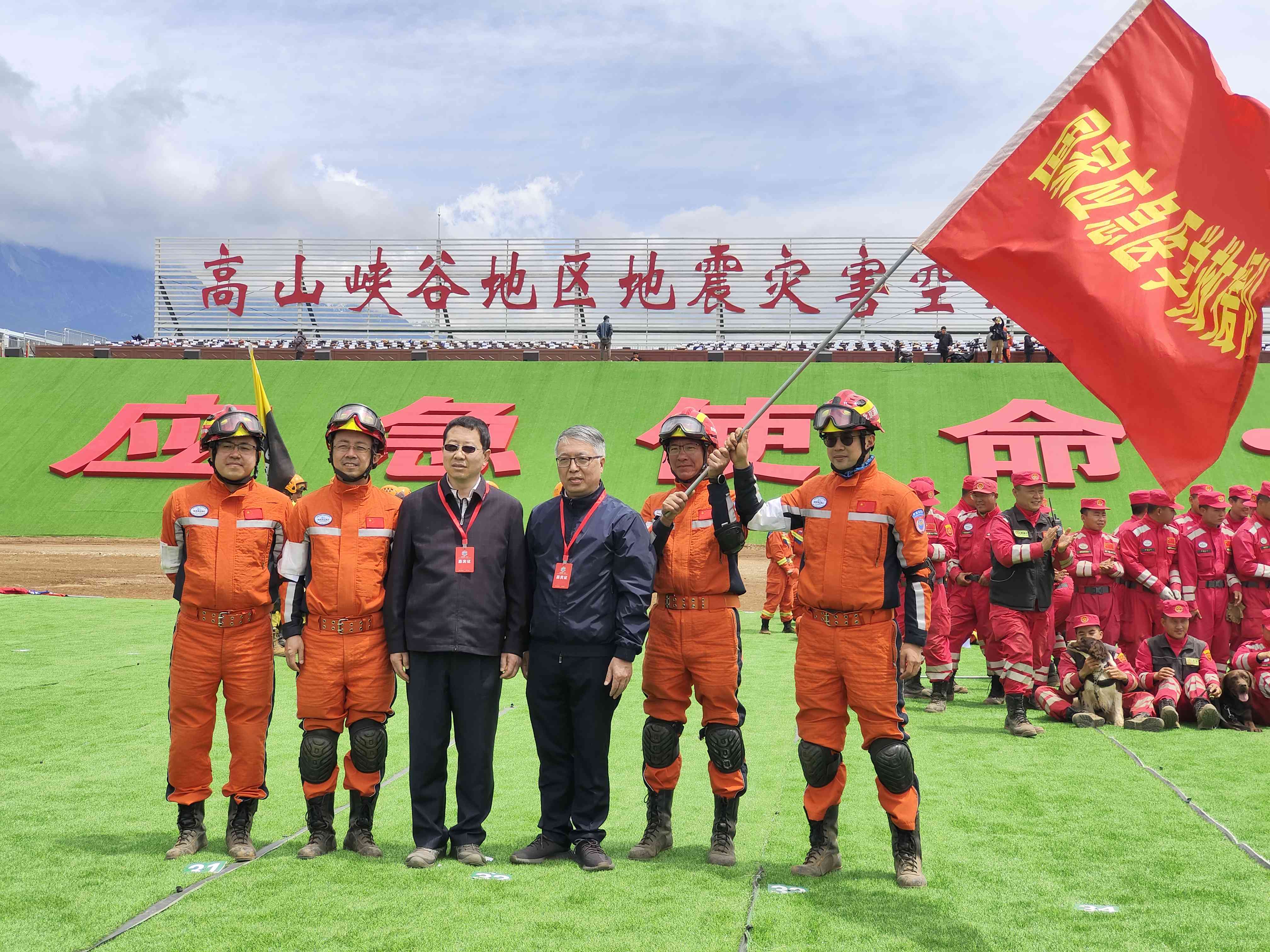 呂國忠以總領(lǐng)隊(duì)身份，帶領(lǐng)國家應(yīng)急醫(yī)學(xué)救援隊(duì)演練。受訪者供圖