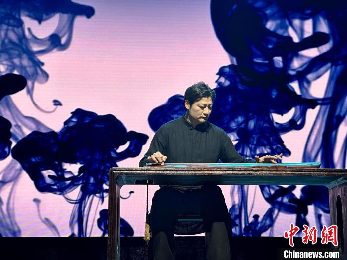 臺灣老師林法演奏《廣陵散》?！堺惥?攝