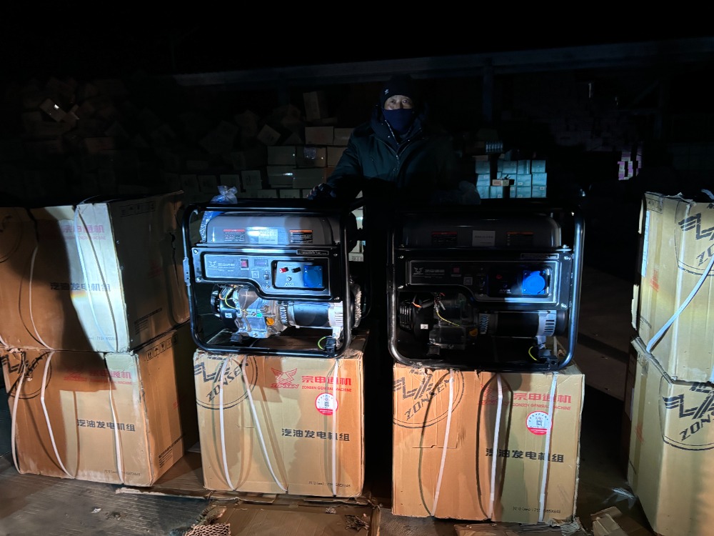 震區(qū)所需 重慶所能！重慶首批救援物資跨越千里抵達雪域高原