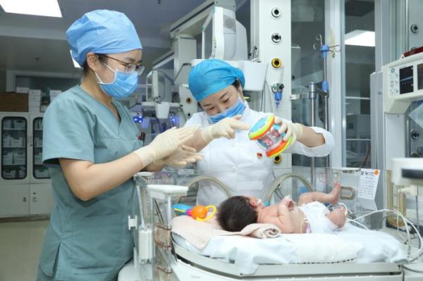 走近“天使”的真實生活：是護(hù)士，也是“戰(zhàn)士”