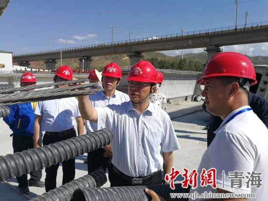 圖為生態(tài)環(huán)保專項(xiàng)督查現(xiàn)場(chǎng)。 孫舒亞攝