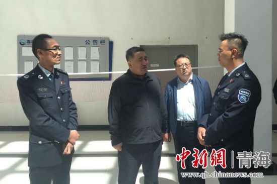 圖為生態(tài)環(huán)保專項(xiàng)督查現(xiàn)場(chǎng)。 孫舒亞攝