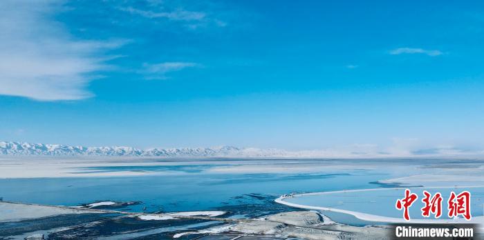 圖為冬季茶卡天空壹號景區(qū)。　李江寧 攝