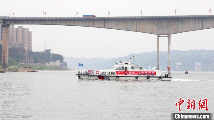 聯(lián)合巡江守護(hù)活動現(xiàn)場?！〗部h融媒體中心 攝