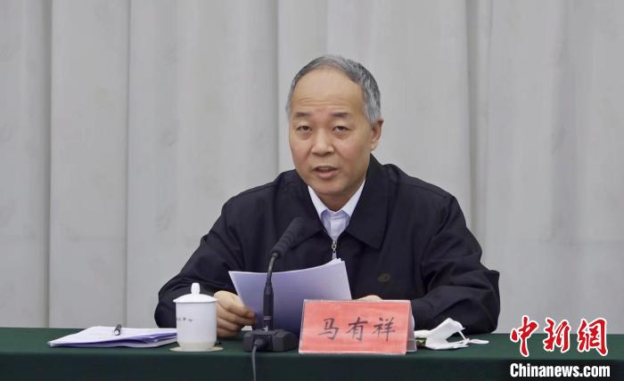 圖為農(nóng)業(yè)農(nóng)村部副部長馬有祥在部省共同打造青海綠色有機農(nóng)畜產(chǎn)品輸出地推進會議上講話。　李江寧 攝