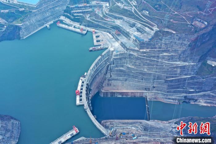 圖為白鶴灘水電站?！∷娝木止﹫D