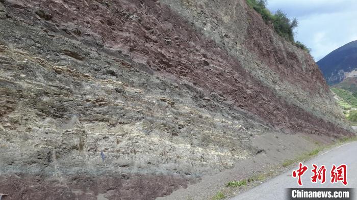 青藏高原東部始新世熱魯盆地的湖相沉積?！≈锌圃呵嗖馗咴?供圖