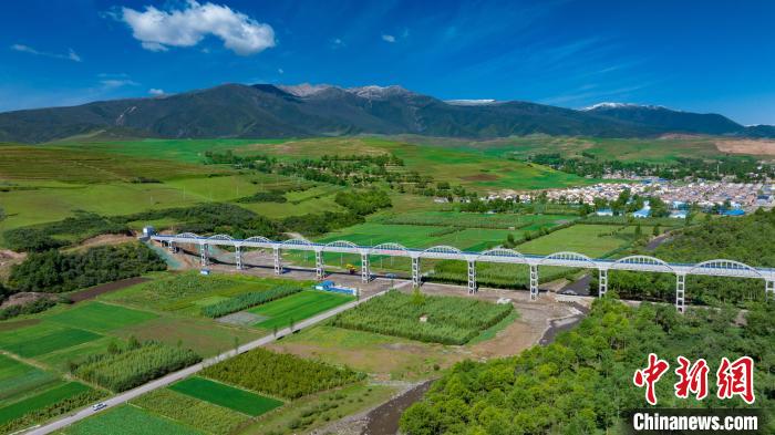 圖為引大濟湟西干渠的渡槽。(資料圖) 青海省水利廳 供圖