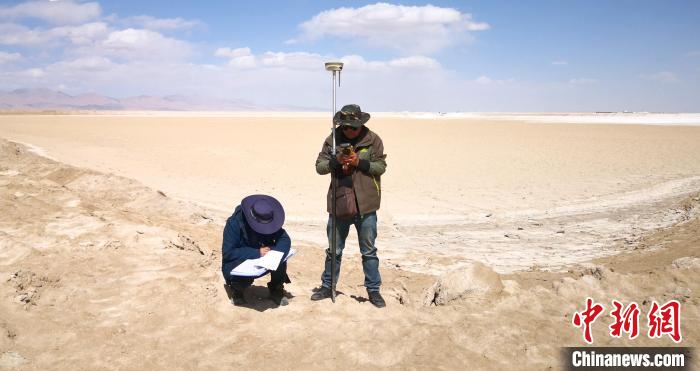 圖為鹽湖礦產(chǎn)資源國情調(diào)查。(資料圖) 柴綜院 供圖