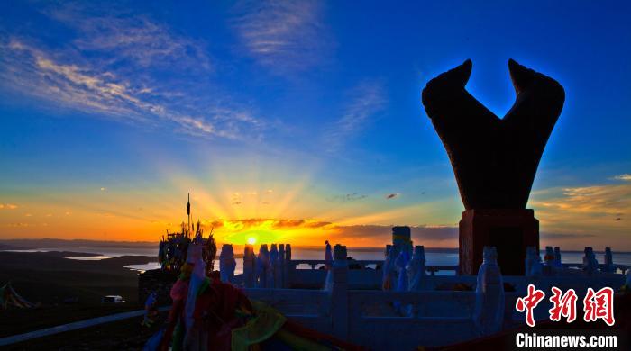 資料圖為果洛州境內(nèi)的黃河源頭牛頭碑?！」逯菸麄鞑抗﹫D