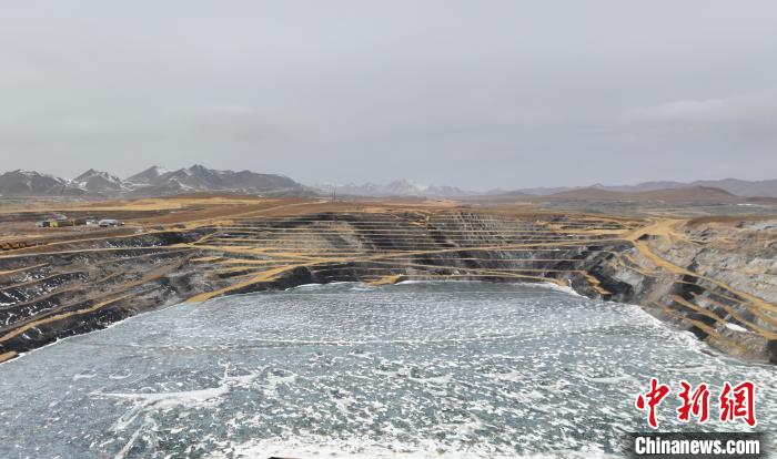 航拍圖為青海省海西蒙古族藏族自治州天峻縣木里礦區(qū)。　馬銘言 攝