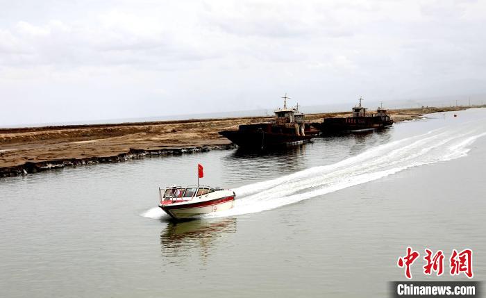 圖為茶卡鹽湖。　薛蒂 攝