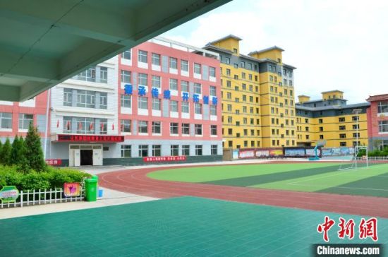 圖為化隆縣第一小學?！◆?shù)り枴z