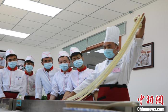 甘肅推特色企業(yè)新型學(xué)徒制培訓(xùn)：企校合作、工學(xué)交替