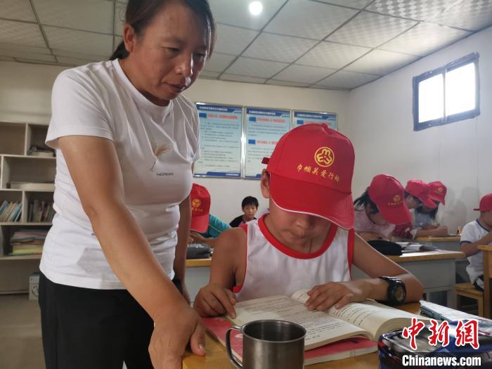 甘肅鄉(xiāng)村巾幗標(biāo)兵干一行愛一行：教書、建勞務(wù)施工隊(duì)成“大拿”