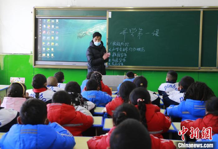 圖為學(xué)生正在上課?！●R銘言 攝