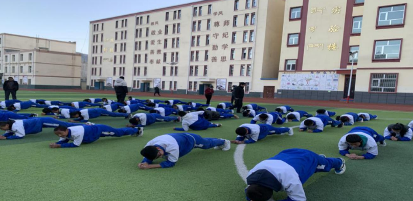 青?，斍撸寒惖剞k班讓孩子享受優(yōu)質(zhì)教育