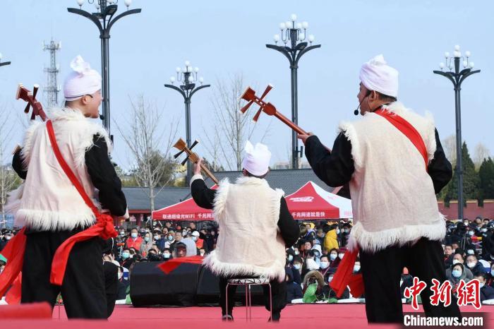 圖為陜北說書展演?！×赫赵?攝