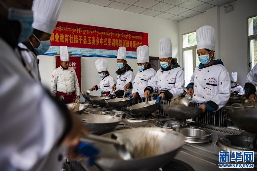 （新華全媒頭條·走向我們的小康生活·圖文互動）（2）扎西德勒，我們的新家園——西藏易地扶貧搬遷搬出幸福美好新生活