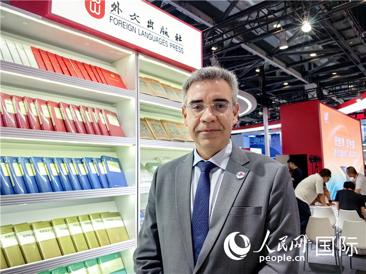 巴西東進(jìn)出版社社長(zhǎng)高文勇接受人民網(wǎng)專(zhuān)訪。人民網(wǎng)記者 符園園攝