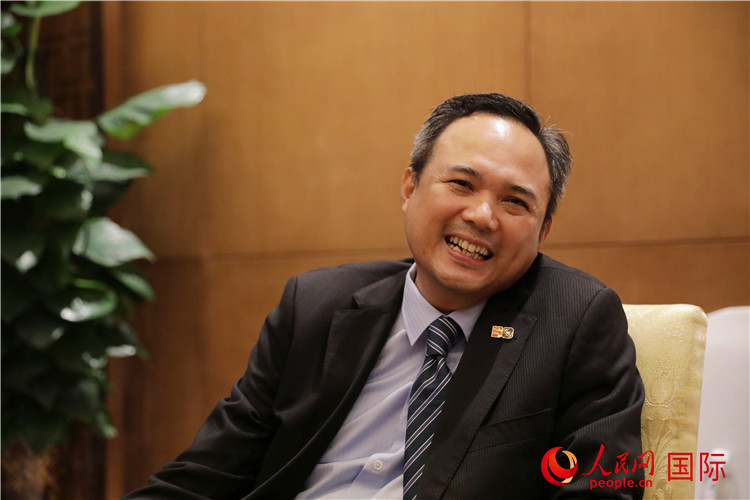 馬來(lái)西亞駐南寧總領(lǐng)事館總領(lǐng)事阿哈默·法蒂爾·伊斯邁爾在2024中國(guó)-東盟教育交流周期間接受人民網(wǎng)專訪。人民網(wǎng) 王婧攝