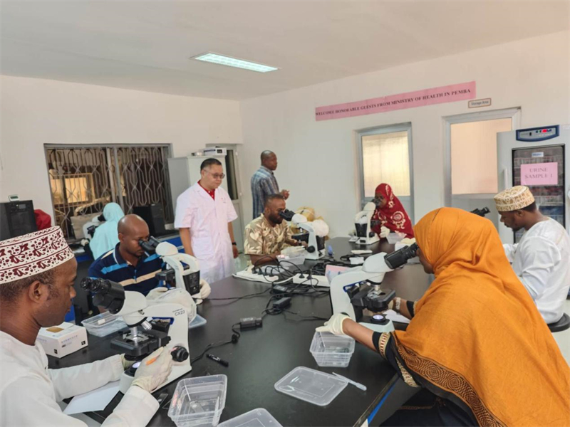 實驗室操作培訓現(xiàn)場。徐張懿攝。（專家組供圖）